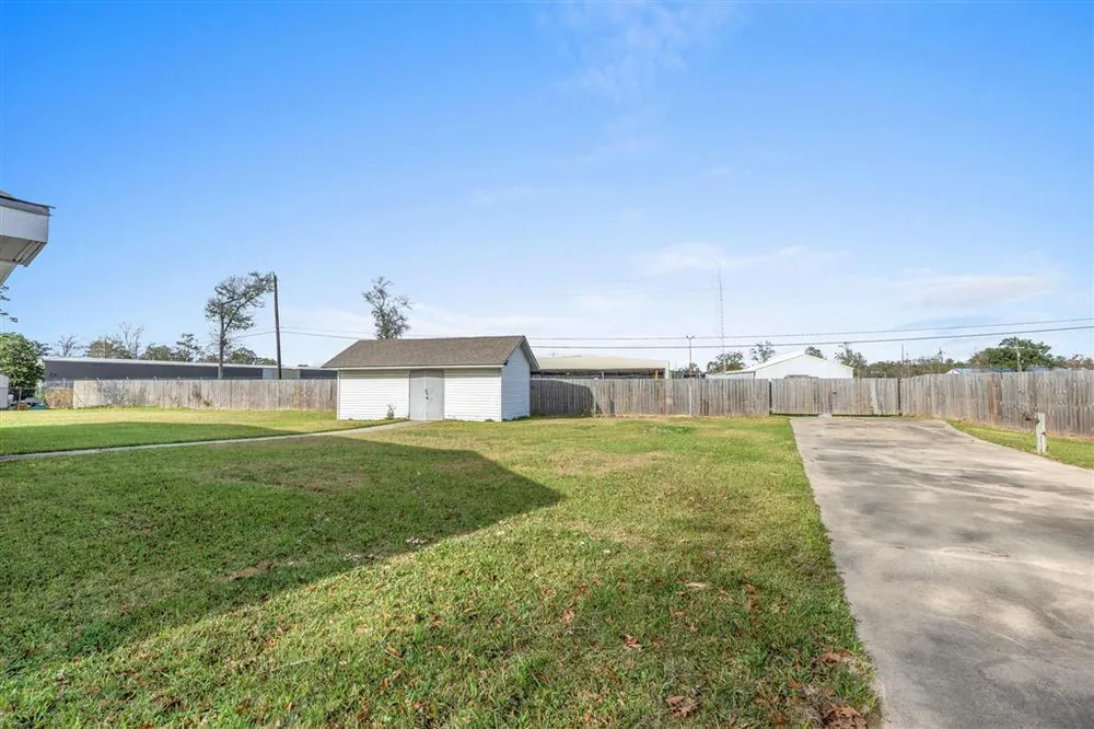1233 Texas St, Sulphur, LA 70663