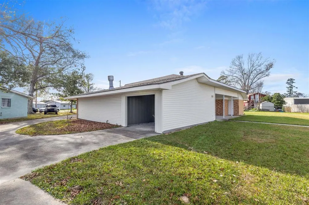1233 Texas St, Sulphur, LA 70663