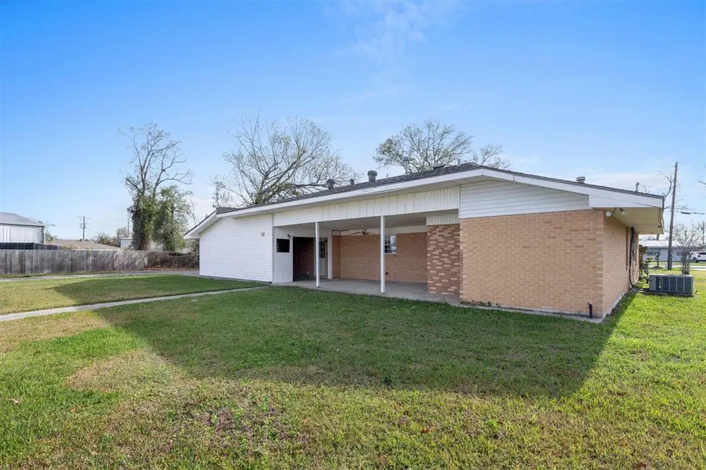 1233 Texas St, Sulphur, LA 70663