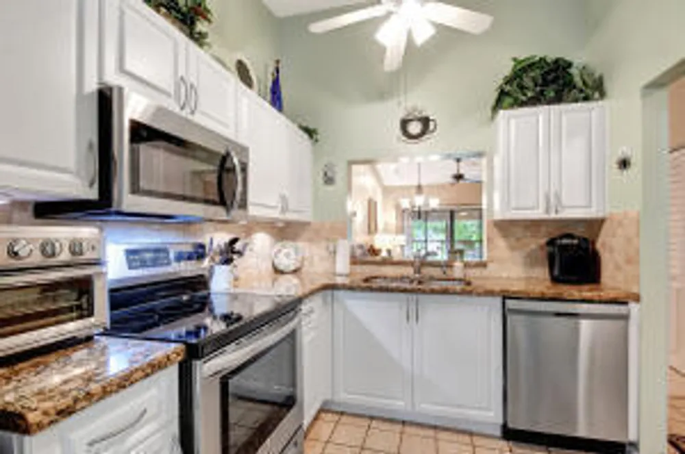 3352 Perimeter Dr, Greenacres, FL 33467