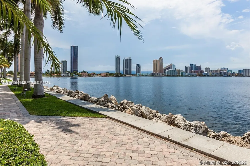 19195 NE 36th Ct, Aventura, FL 33180