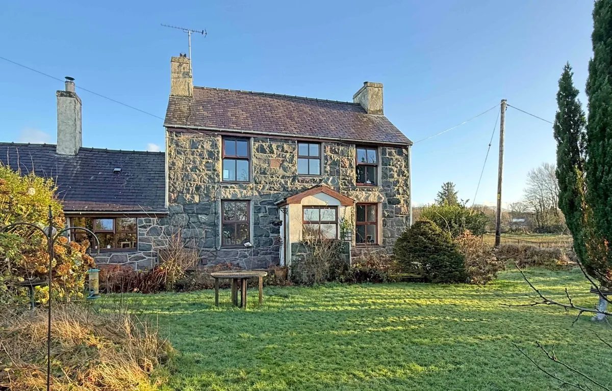Rhostryfan, Caernarfon, Gwynedd, LL54