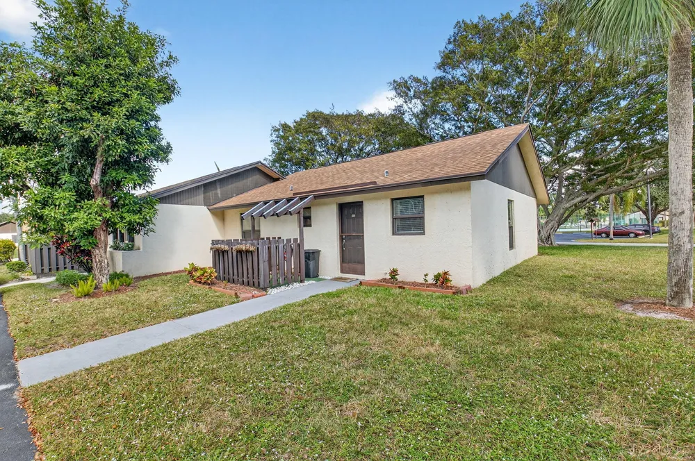 28 Via de Casas Norte, Boynton Beach, FL 33426
