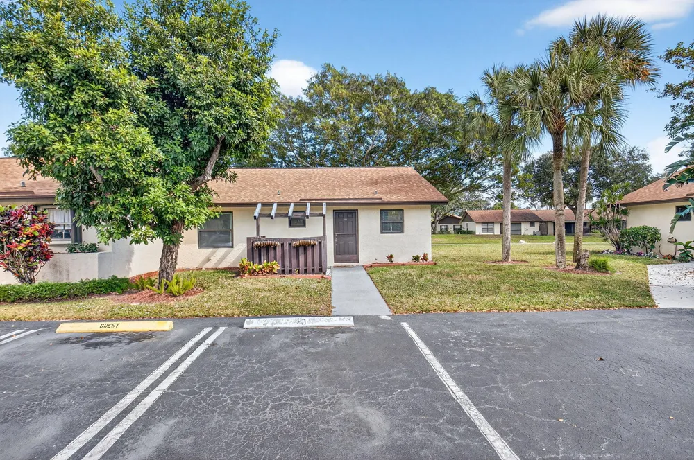 28 Via de Casas Norte, Boynton Beach, FL 33426