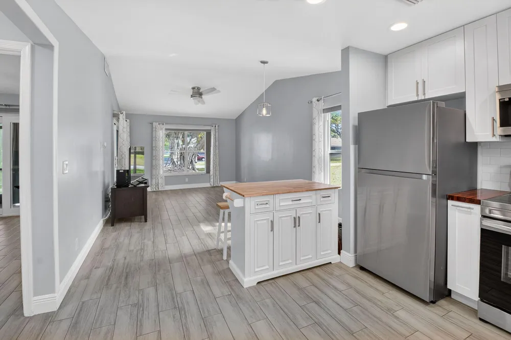28 Via de Casas Norte, Boynton Beach, FL 33426