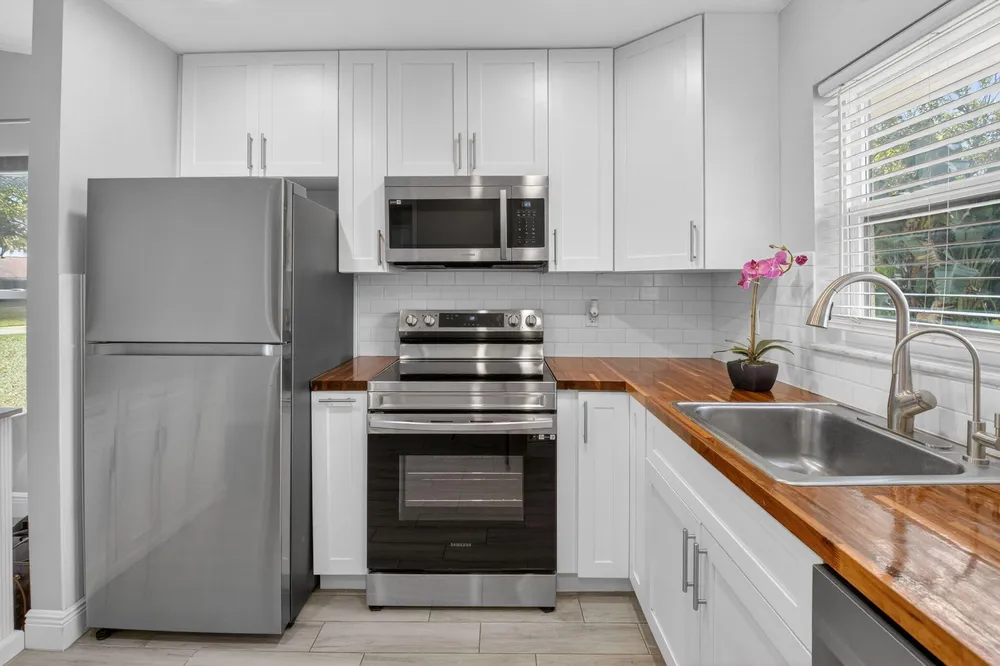 28 Via de Casas Norte, Boynton Beach, FL 33426