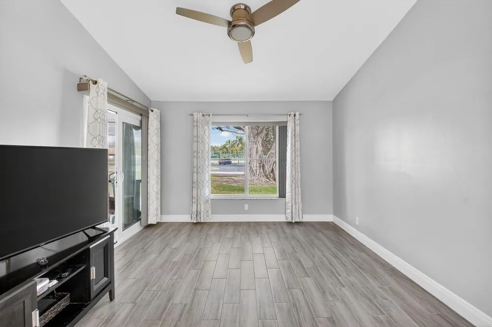 28 Via de Casas Norte, Boynton Beach, FL 33426