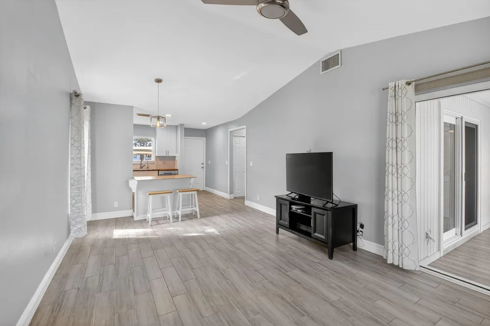 28 Via de Casas Norte, Boynton Beach, FL 33426