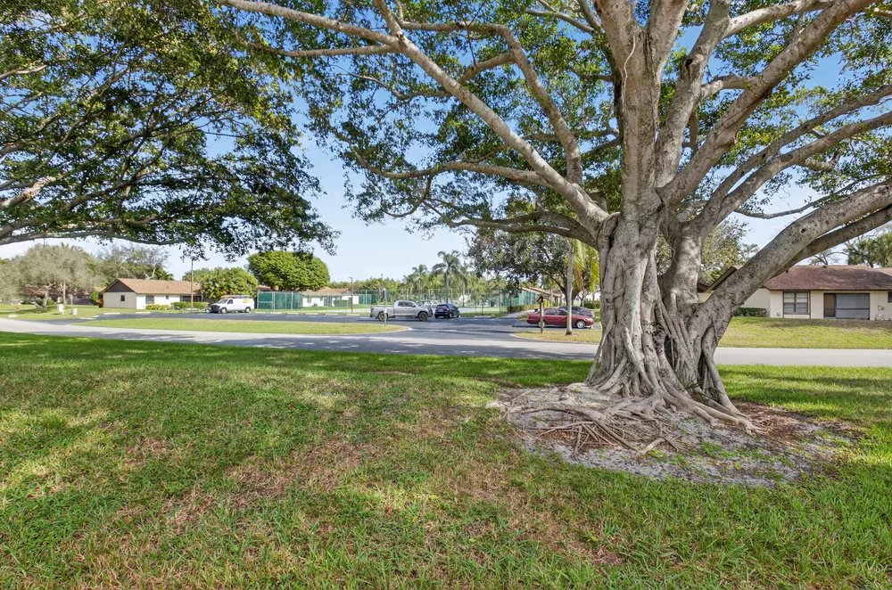 28 Via de Casas Norte, Boynton Beach, FL 33426