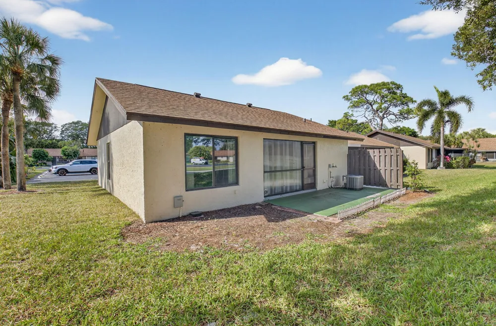 28 Via de Casas Norte, Boynton Beach, FL 33426
