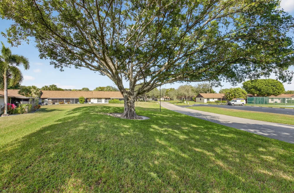 28 Via de Casas Norte, Boynton Beach, FL 33426