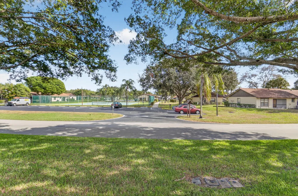 28 Via de Casas Norte, Boynton Beach, FL 33426
