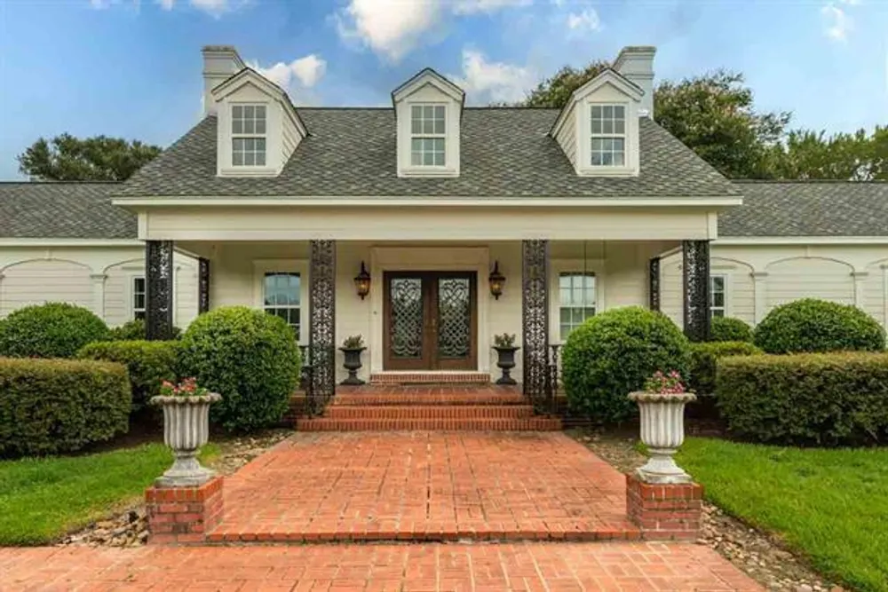 5975 Calder Ave, Beaumont, TX 77707