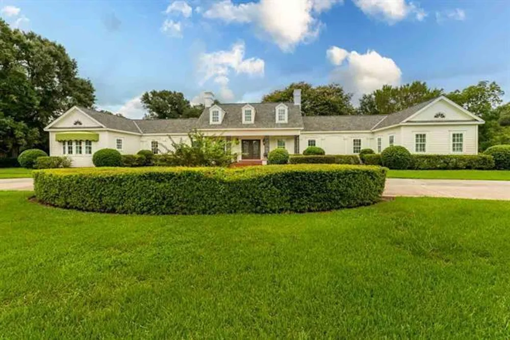 5975 Calder Ave, Beaumont, TX 77707