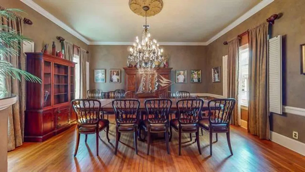 5975 Calder Ave, Beaumont, TX 77707
