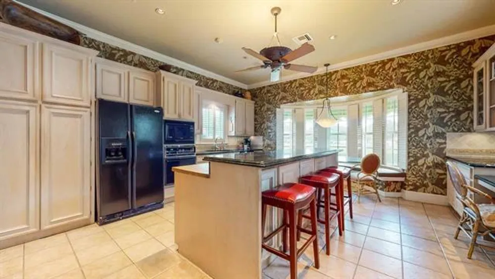5975 Calder Ave, Beaumont, TX 77707