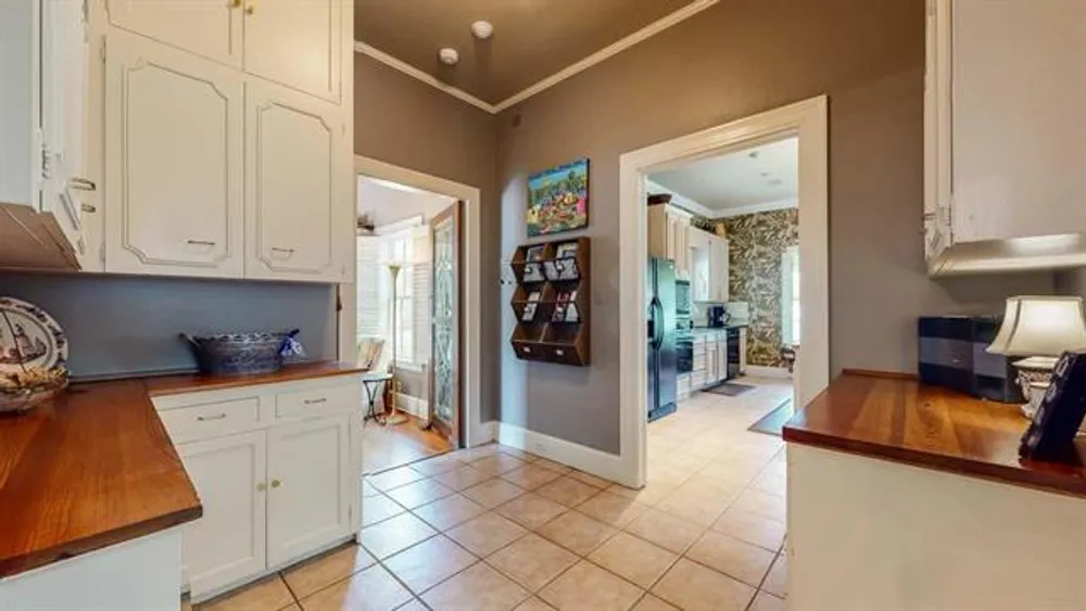 5975 Calder Ave, Beaumont, TX 77707