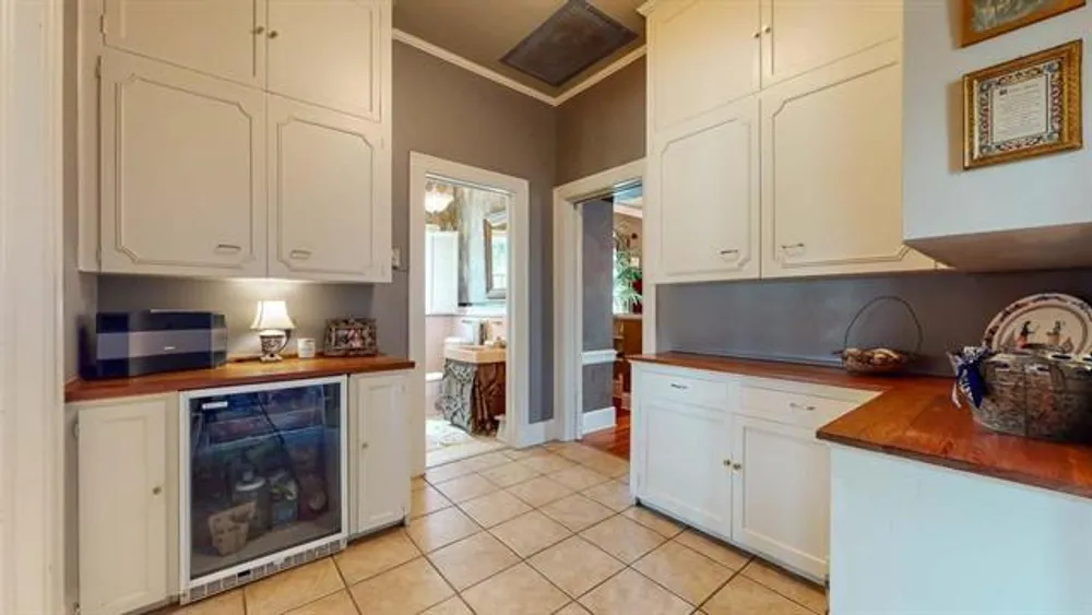 5975 Calder Ave, Beaumont, TX 77707