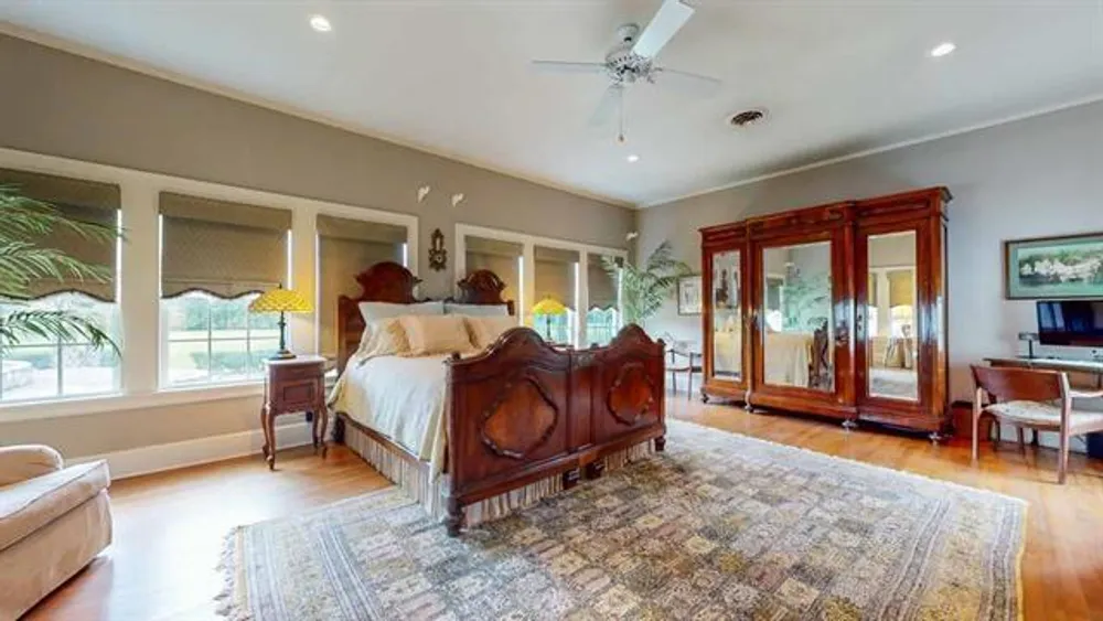 5975 Calder Ave, Beaumont, TX 77707