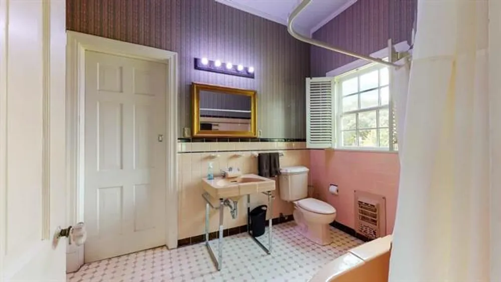 5975 Calder Ave, Beaumont, TX 77707