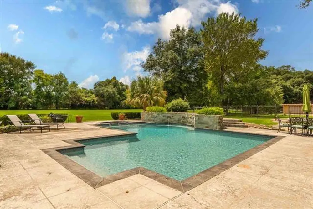 5975 Calder Ave, Beaumont, TX 77707