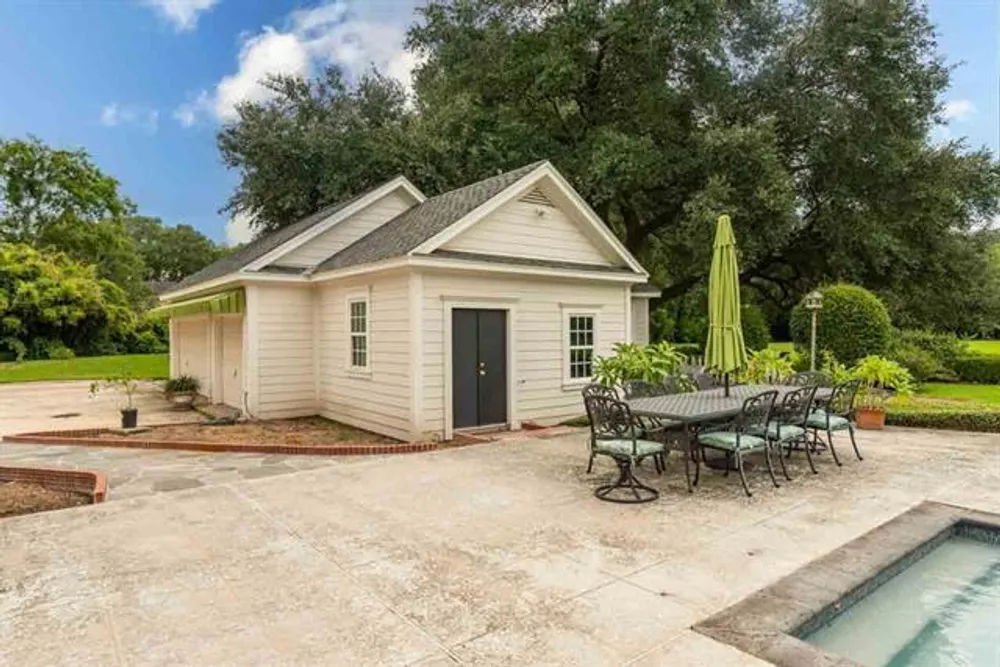 5975 Calder Ave, Beaumont, TX 77707