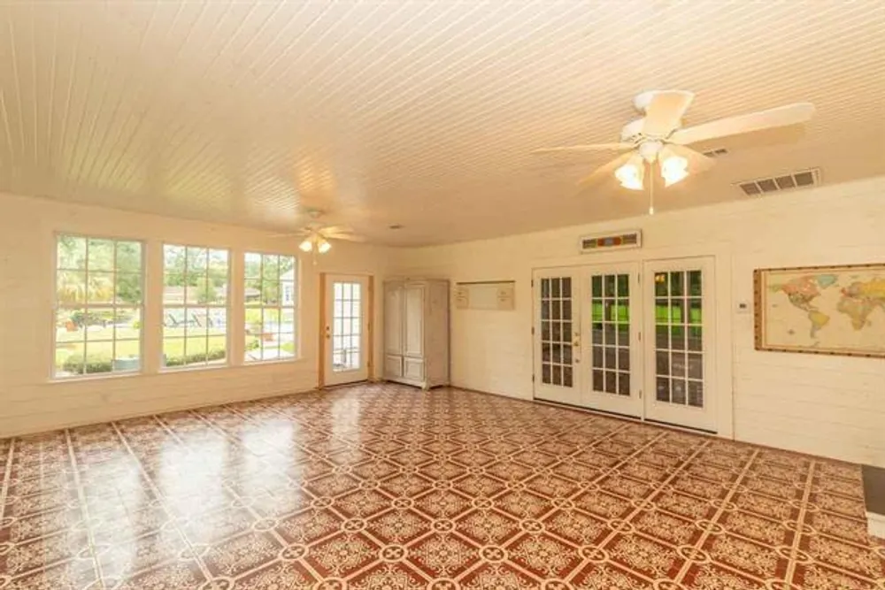 5975 Calder Ave, Beaumont, TX 77707