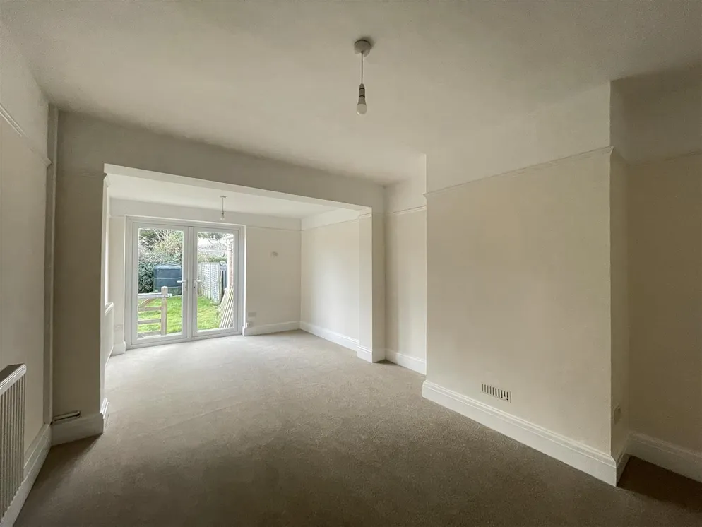 Property carousel item 4