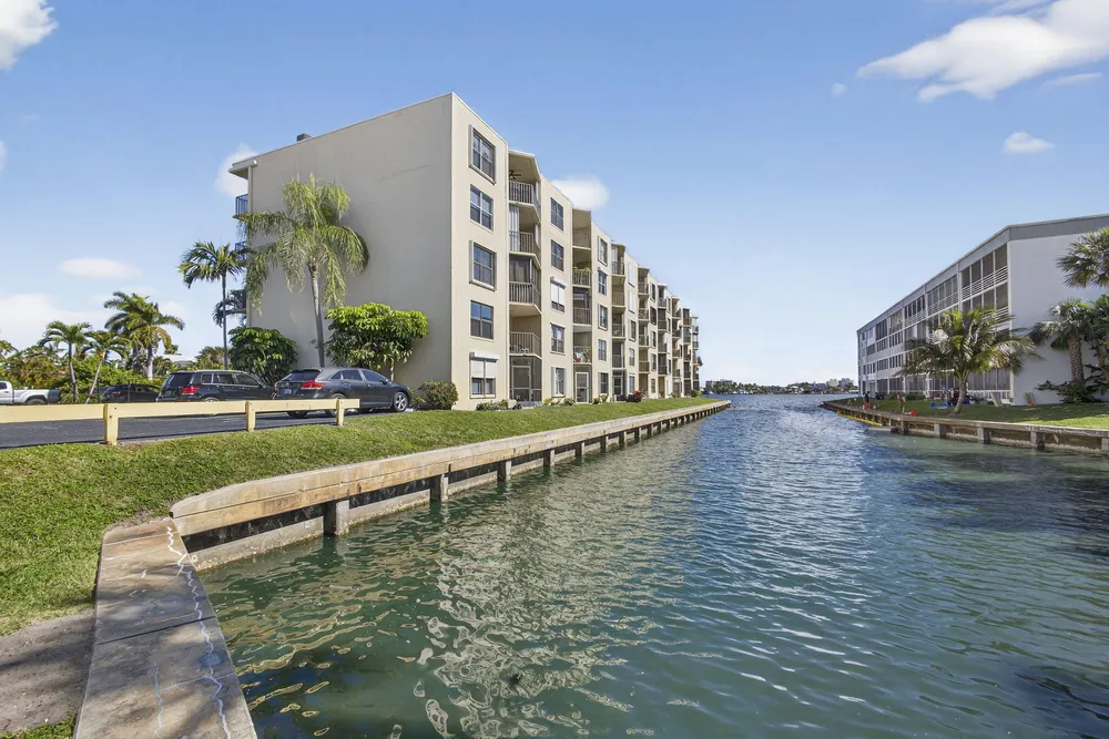 896 S Federal Hwy, Lantana, FL 33462