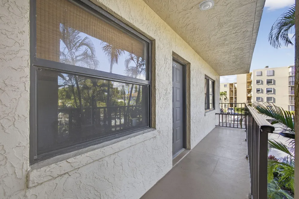 896 S Federal Hwy, Lantana, FL 33462
