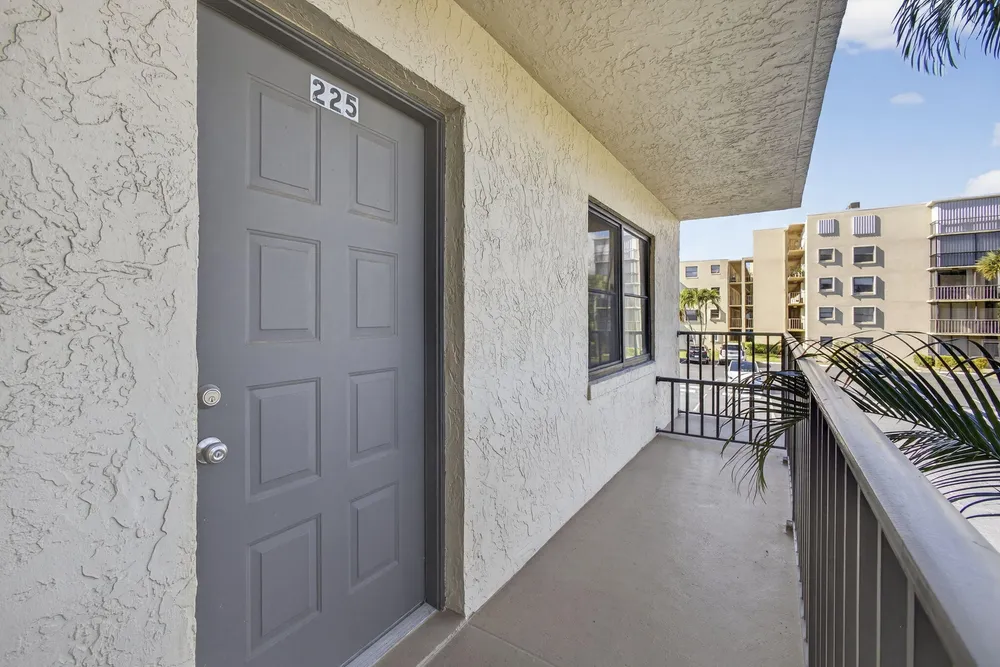 896 S Federal Hwy, Lantana, FL 33462