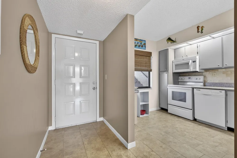 896 S Federal Hwy, Lantana, FL 33462