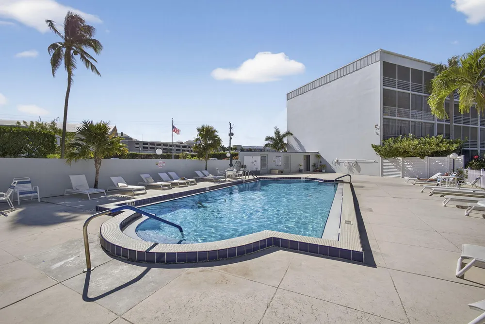 896 S Federal Hwy, Lantana, FL 33462