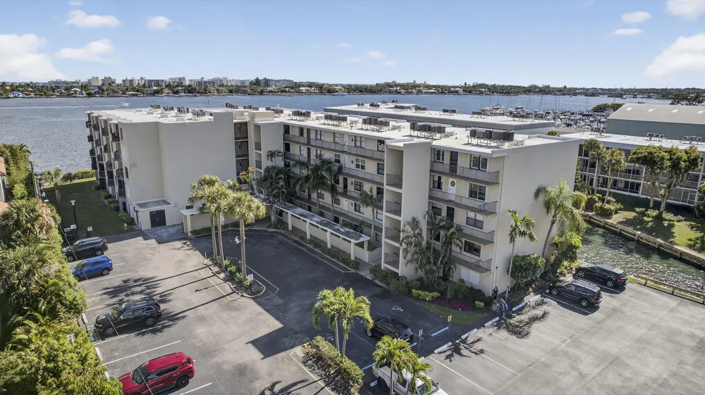 896 S Federal Hwy, Lantana, FL 33462