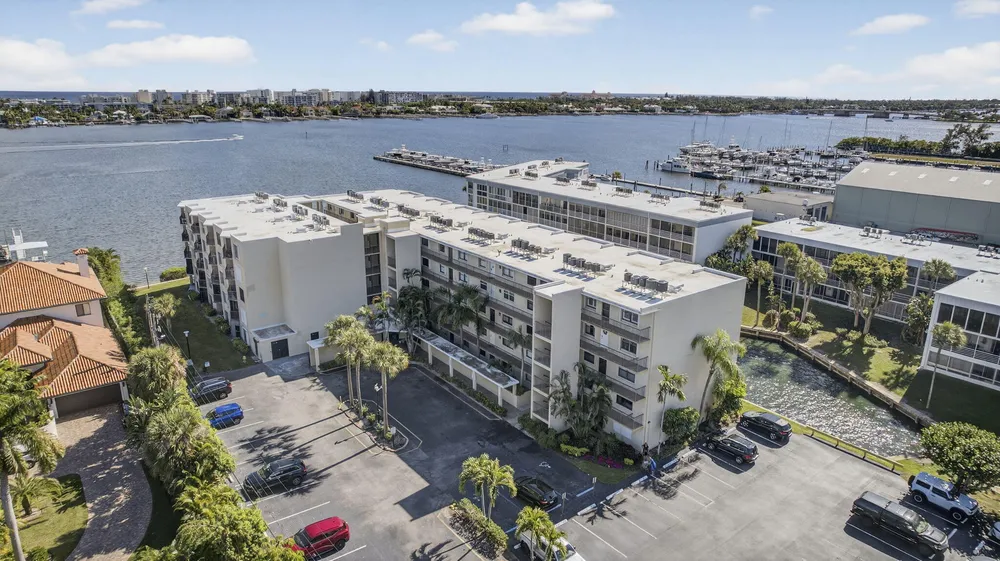 896 S Federal Hwy, Lantana, FL 33462