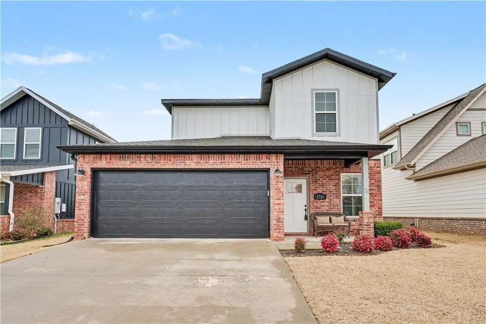 1716 W Broadway Pl, Rogers, AR 72758