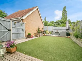 Grantham Avenue, Great Cornard, Sudbury thumb 3
