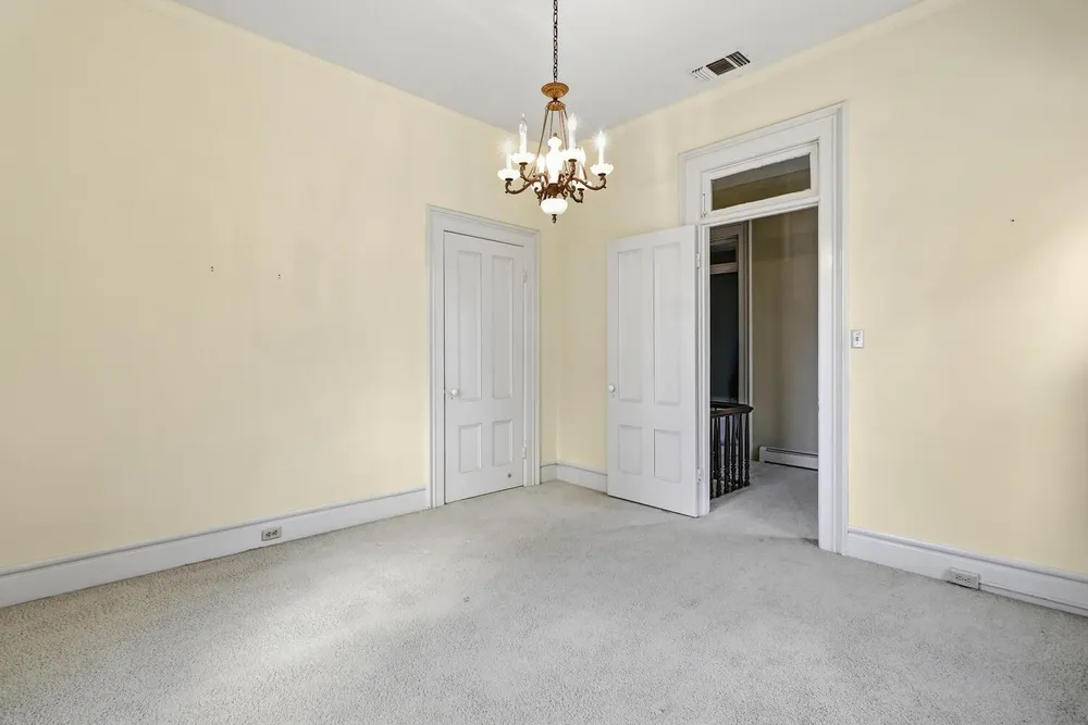915 11th St, Sacramento, CA 95814