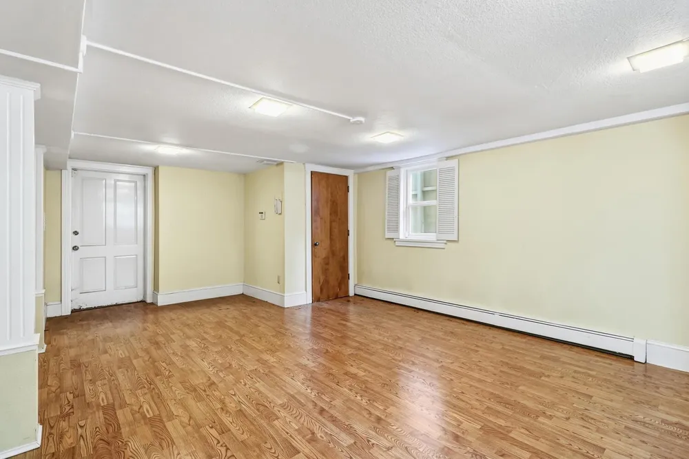 915 11th St, Sacramento, CA 95814