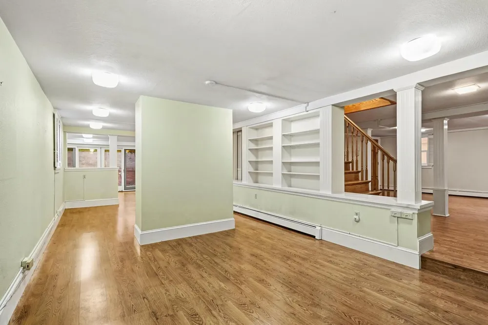 915 11th St, Sacramento, CA 95814