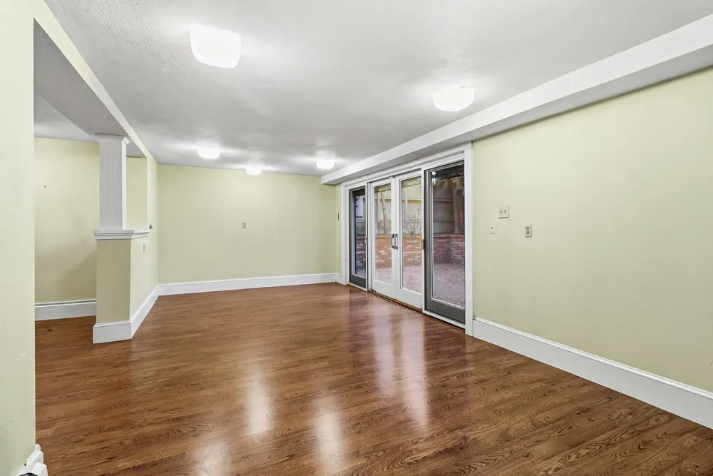 915 11th St, Sacramento, CA 95814