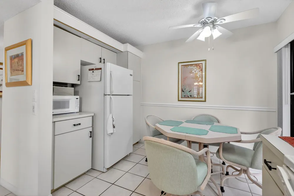 10215 N Circle Lake Dr, Boynton Beach, FL 33437