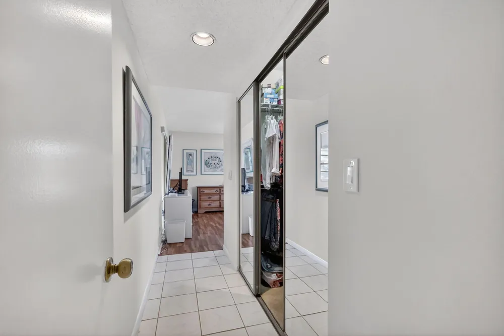 10215 N Circle Lake Dr, Boynton Beach, FL 33437