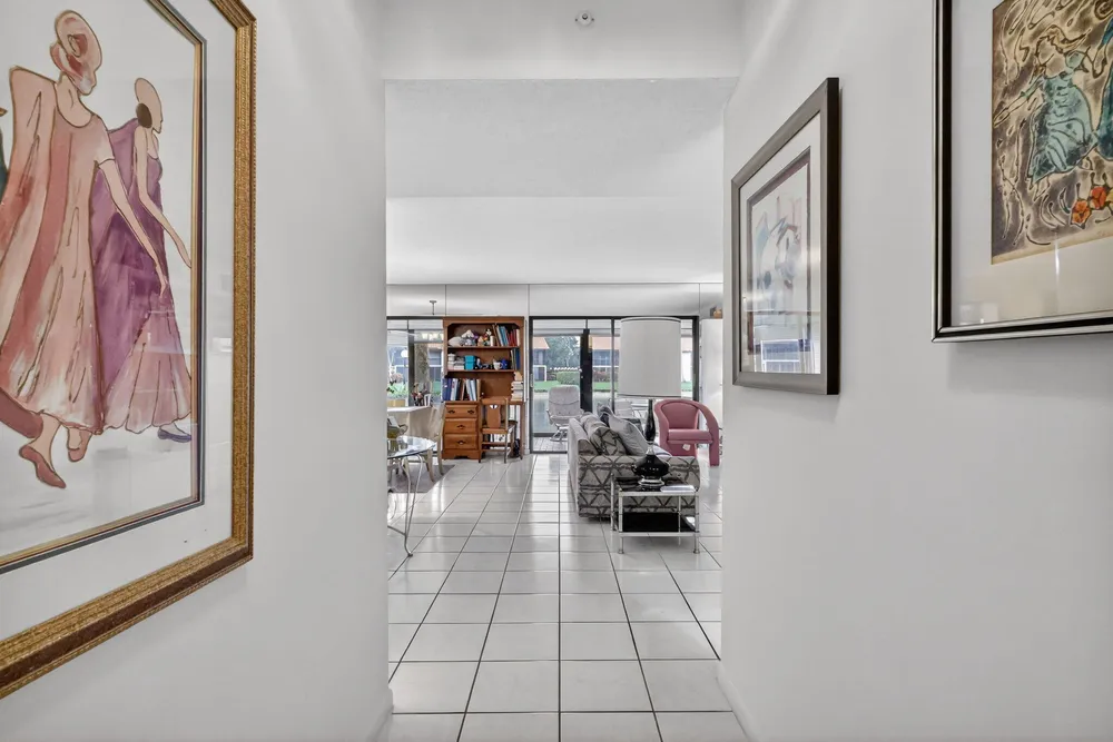 10215 N Circle Lake Dr, Boynton Beach, FL 33437
