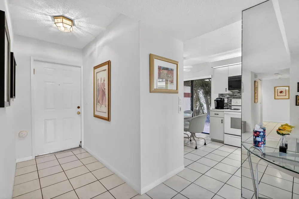 10215 N Circle Lake Dr, Boynton Beach, FL 33437