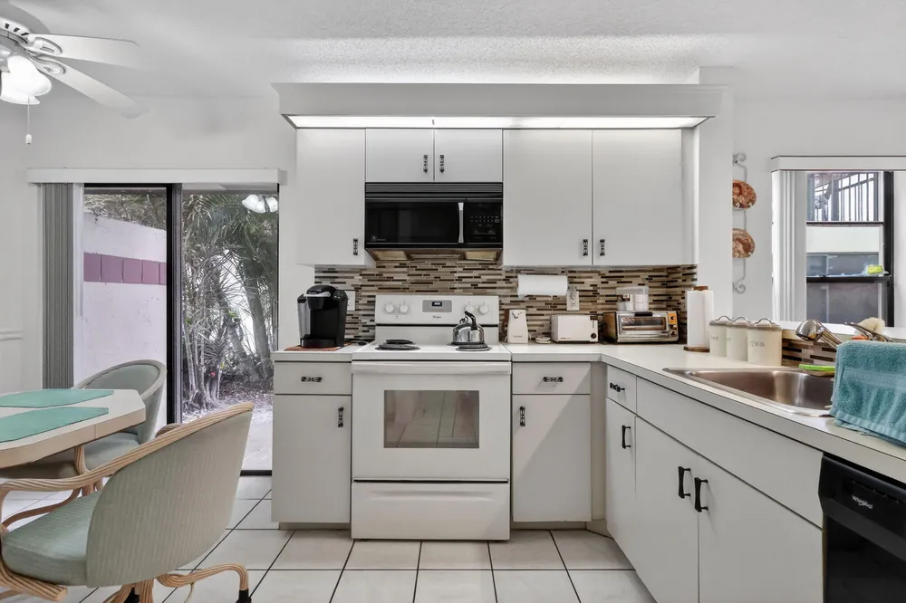 10215 N Circle Lake Dr, Boynton Beach, FL 33437