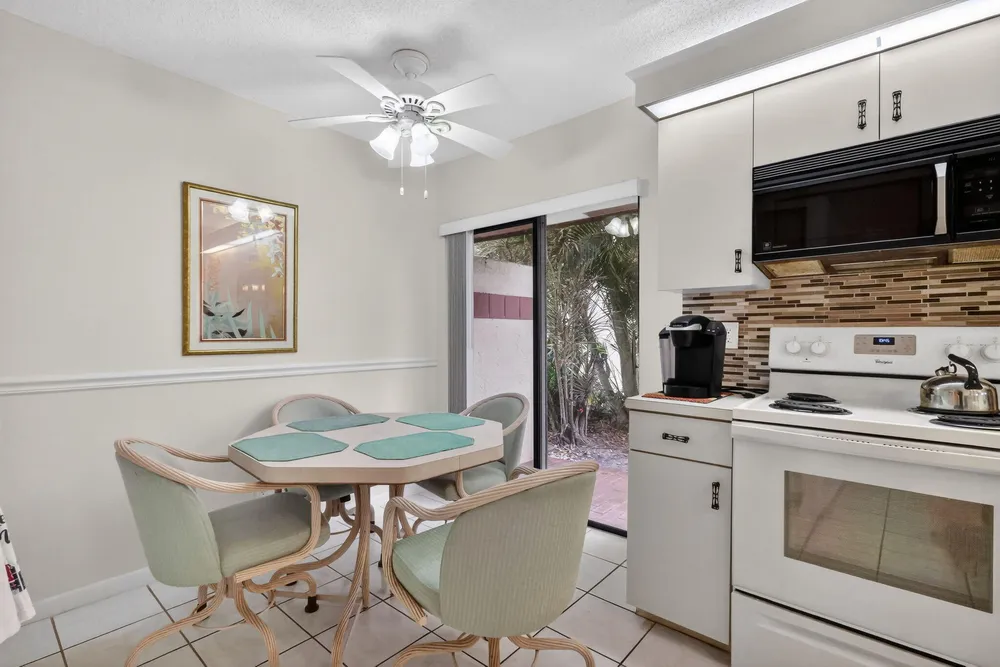 10215 N Circle Lake Dr, Boynton Beach, FL 33437