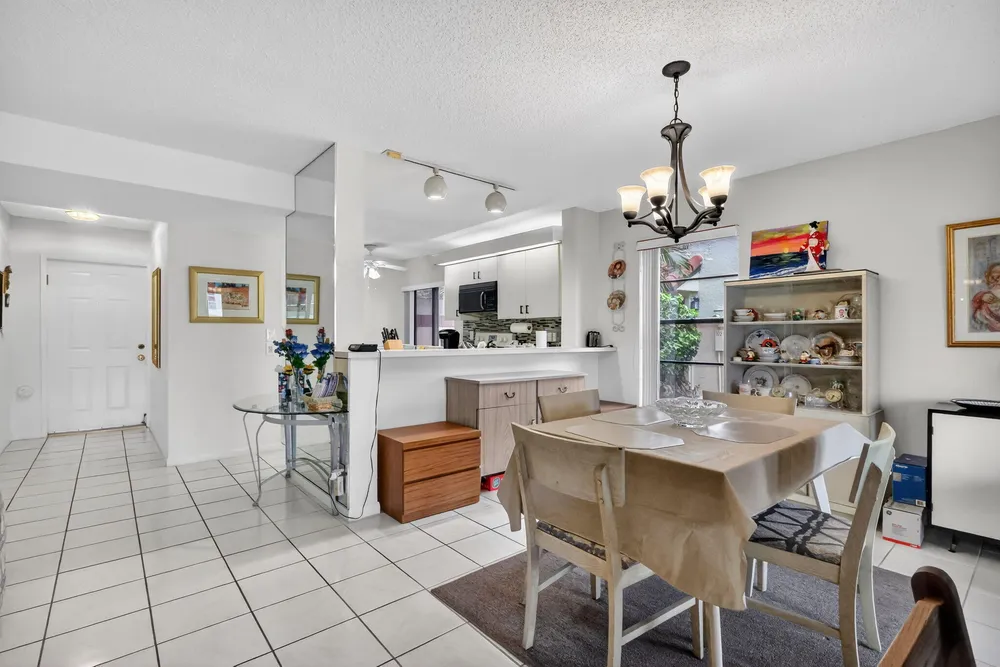 10215 N Circle Lake Dr, Boynton Beach, FL 33437