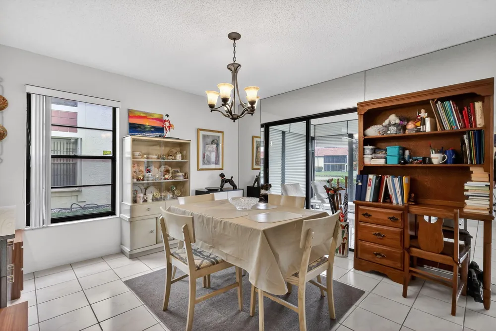 10215 N Circle Lake Dr, Boynton Beach, FL 33437