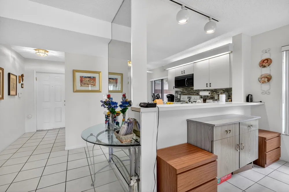 10215 N Circle Lake Dr, Boynton Beach, FL 33437